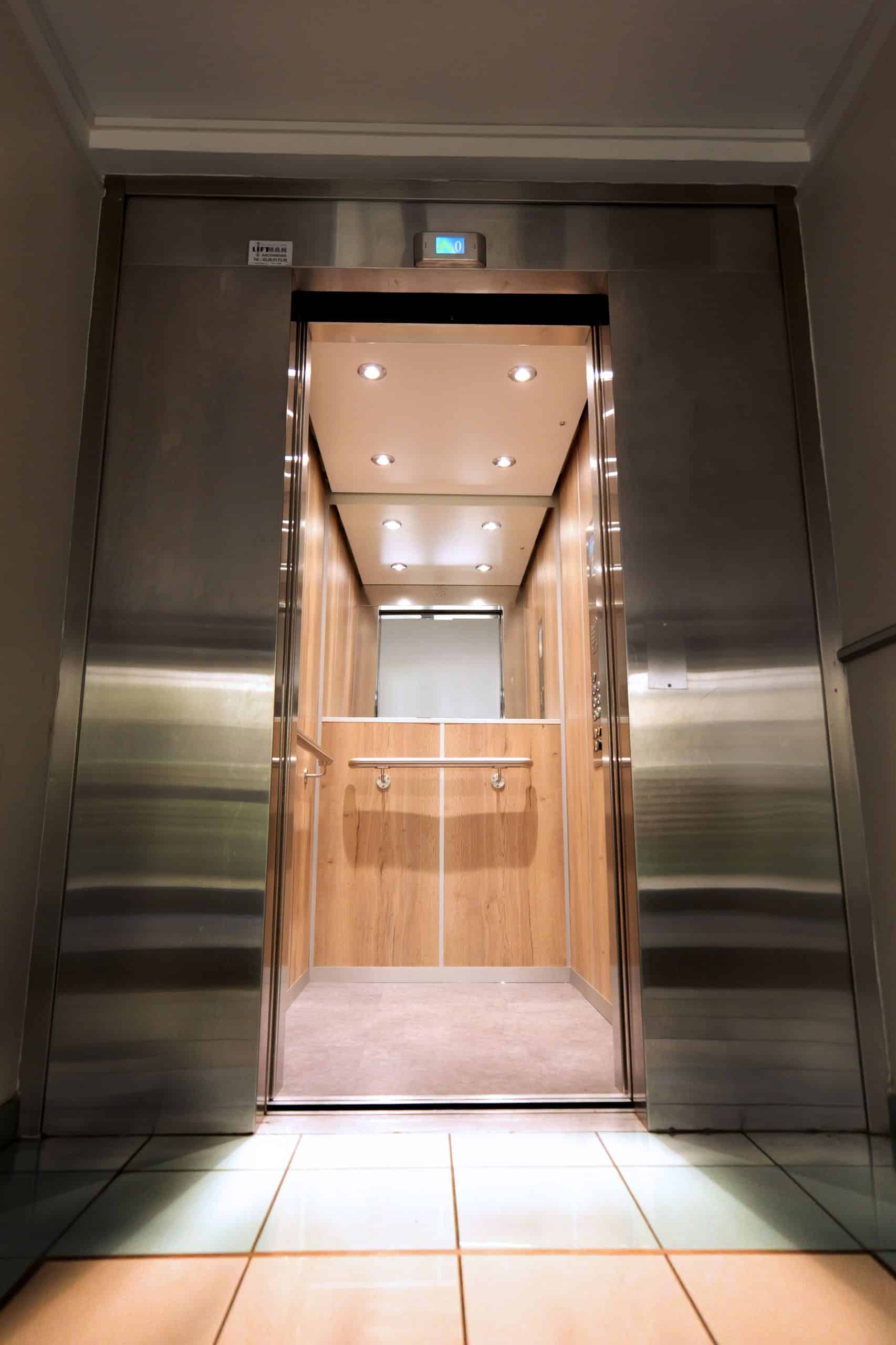 Acsenseur Liftman vu de l'extérieur